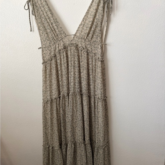 Lulus  Wandering Wistfully Cream Floral Print Tiered Maxi Dress Ruffled Sz M - Picture 2 of 11